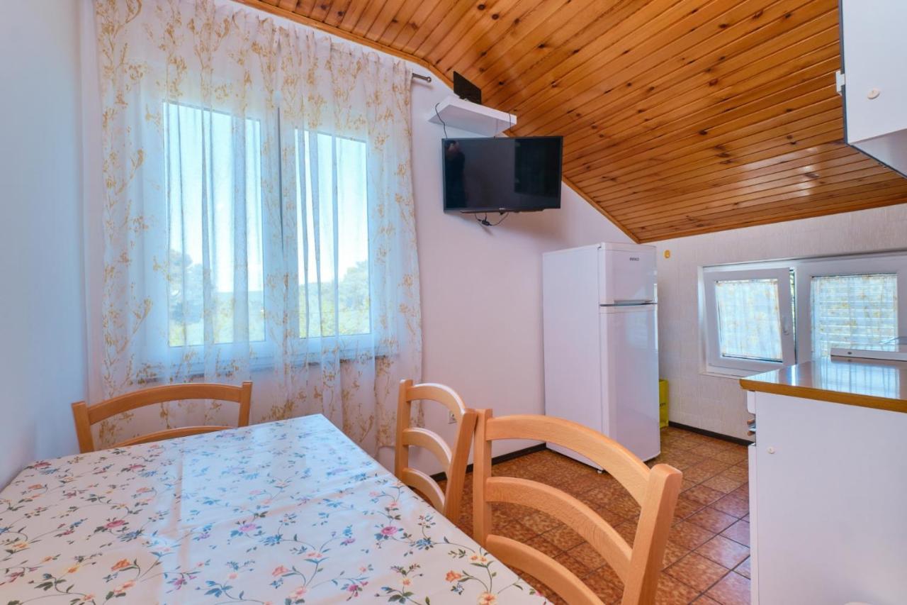Apartments Blanka Nerezine Exterior photo