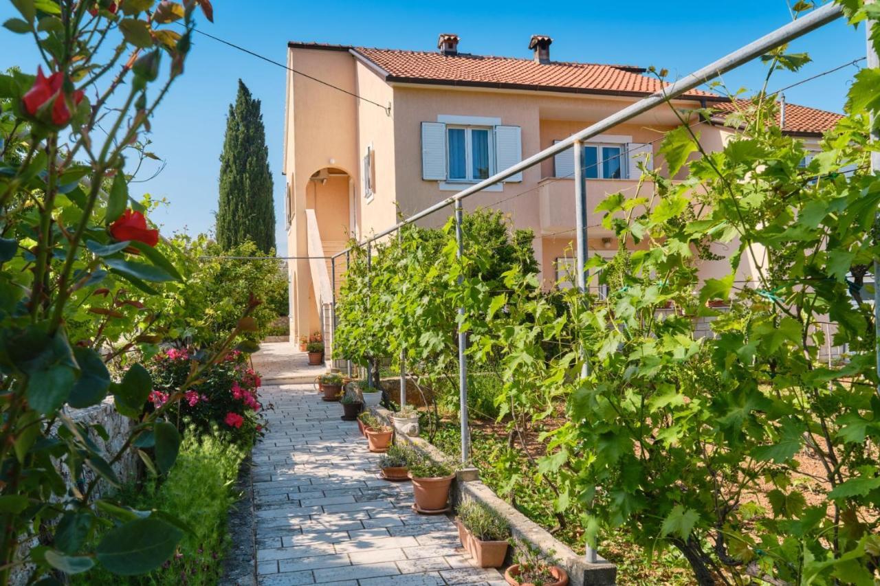 Apartments Blanka Nerezine Exterior photo