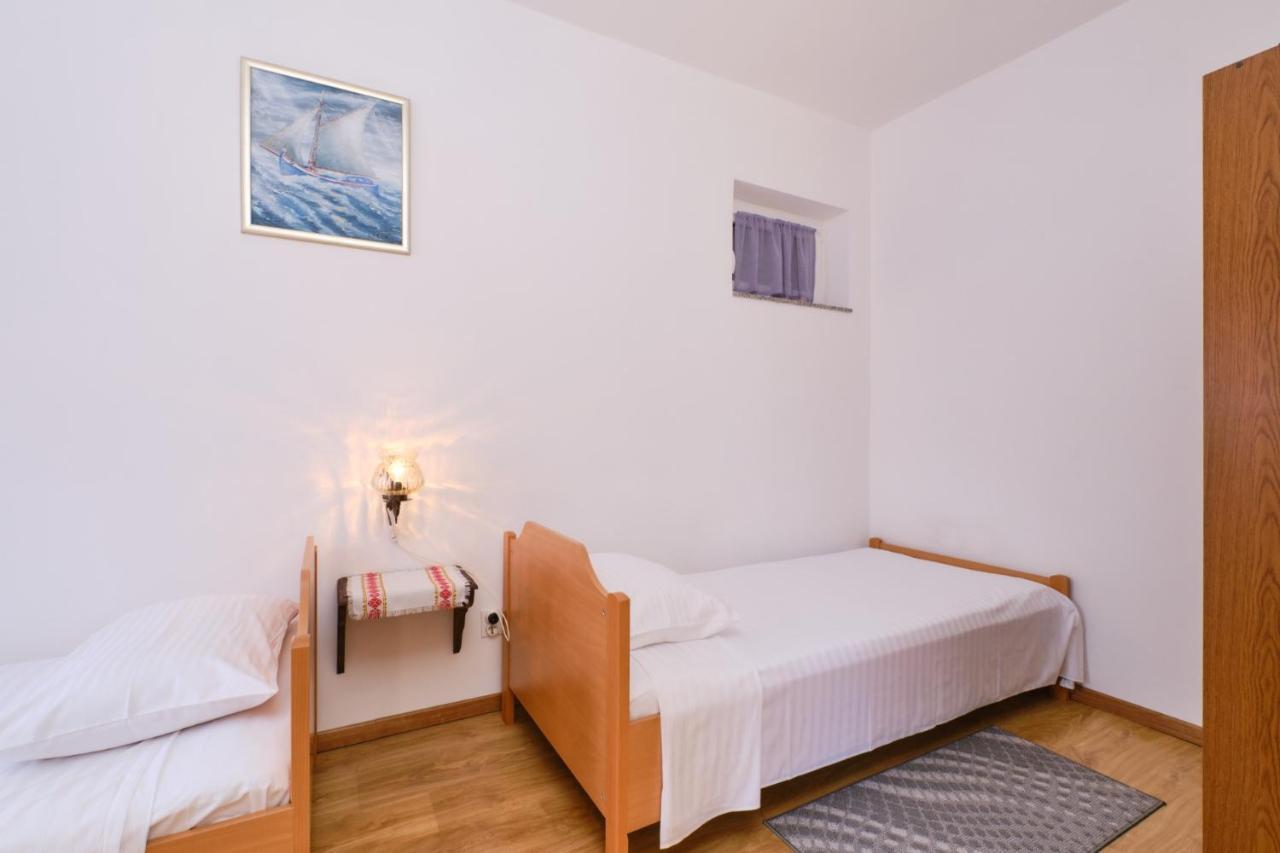 Apartments Blanka Nerezine Exterior photo