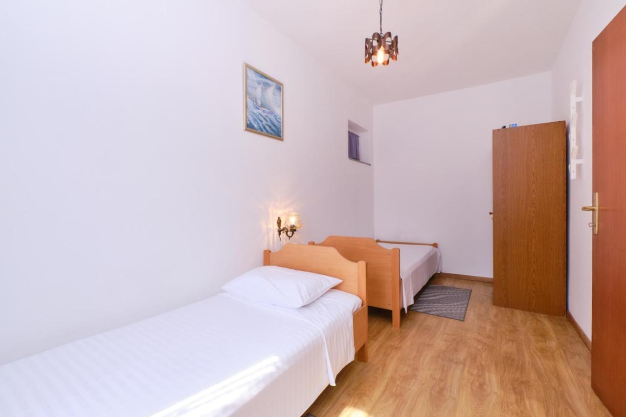 Apartments Blanka Nerezine Exterior photo