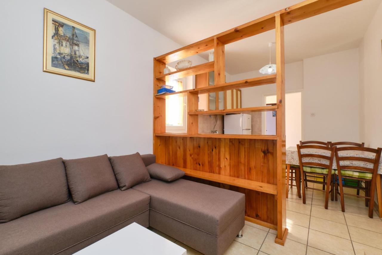 Apartments Blanka Nerezine Exterior photo