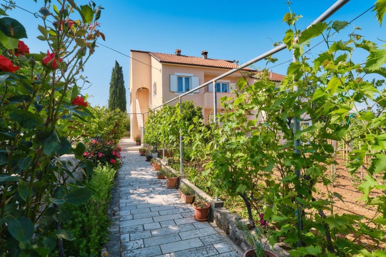 Apartments Blanka Nerezine Exterior photo